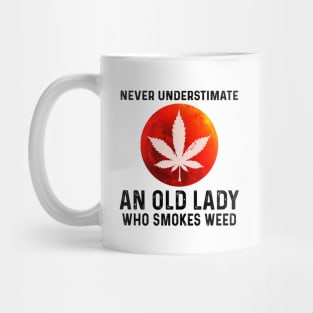 Never Understimate An Old Lady Who Smokes Weed Shirt Mug